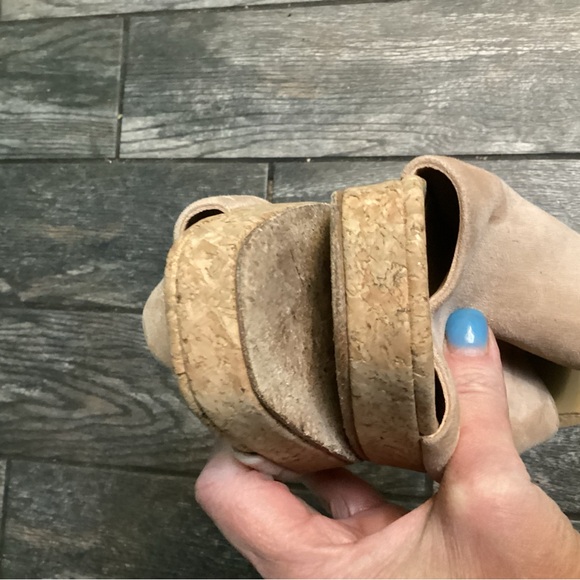 💥PRICE DROP💥 Wyatt platform chunky suede cork sandals in Oatmeal tan - Picture 9 of 9